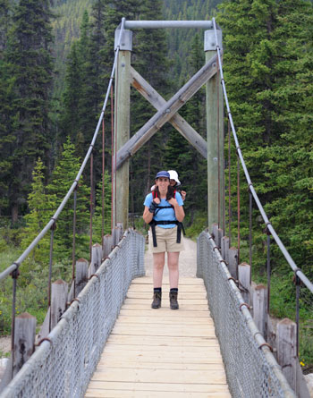 Praktisch: Wanderurlaub mit Babytrage. (Foto: ©istock.com/Saturated)