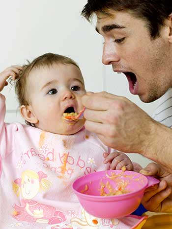 Breikost für Babys – was darf das Baby wann essen?
