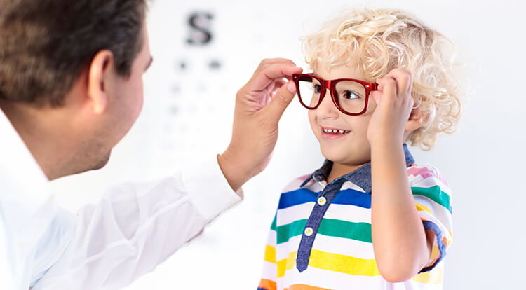 Was müssen Eltern beim Kauf von Kinderbrillen beachten?