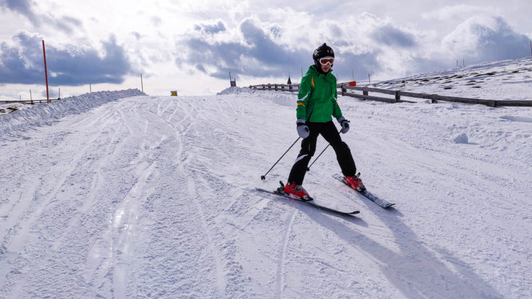 Skiurlaub mit Kind und Kegel: So gelingt die Winterreise
